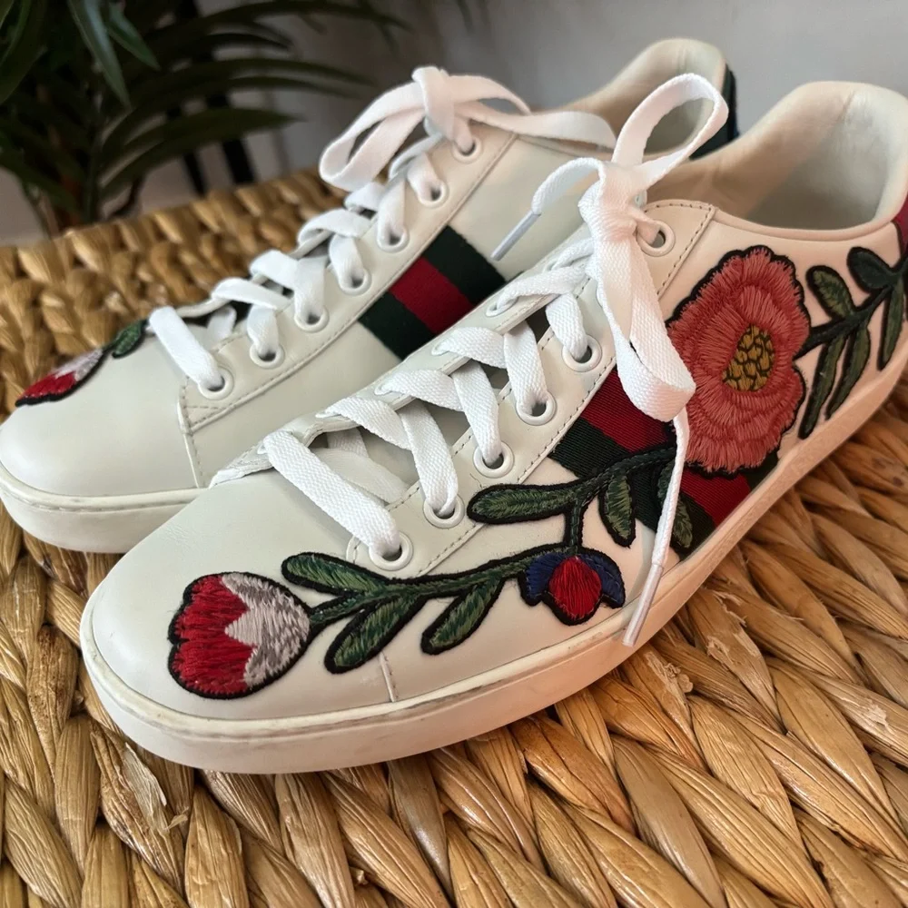 Gucci Women's White Sneakers with Red Floral Embroidery - Picture 5 of 16